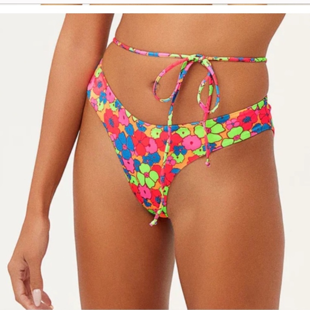 Foxy Cheeky Bikini Bottom in Groovy 👙